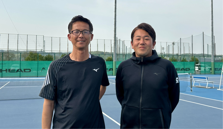 亜細亜大学テニス部の森男子監督、長久保女子監督